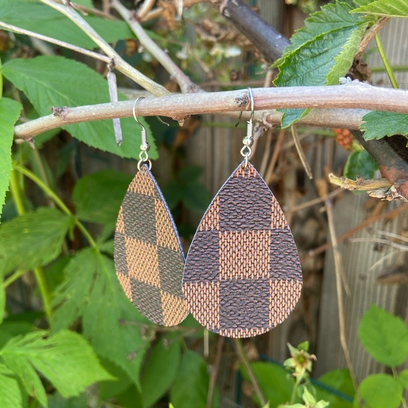 Brown check vegan leather teardrop earrings NEW - Picture 2 of 2